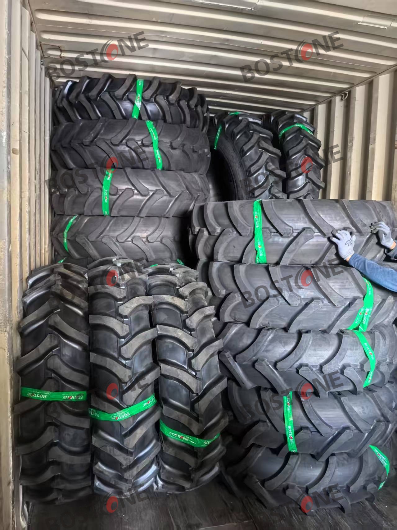 11.2R24 280/85R24 Radial Tractor Tyre R1 Tubeless Steel Belted Farm Agricultural Tyre Heavy Duty High Flotation H1c8e42c2daee4cc7b50c97aa9ba52a6d0